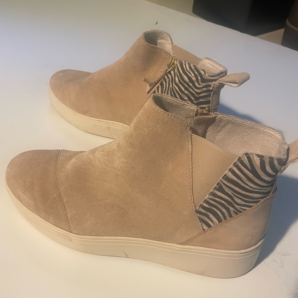 Tom’s Stylish Tan Ankle sneaker style booties for Women